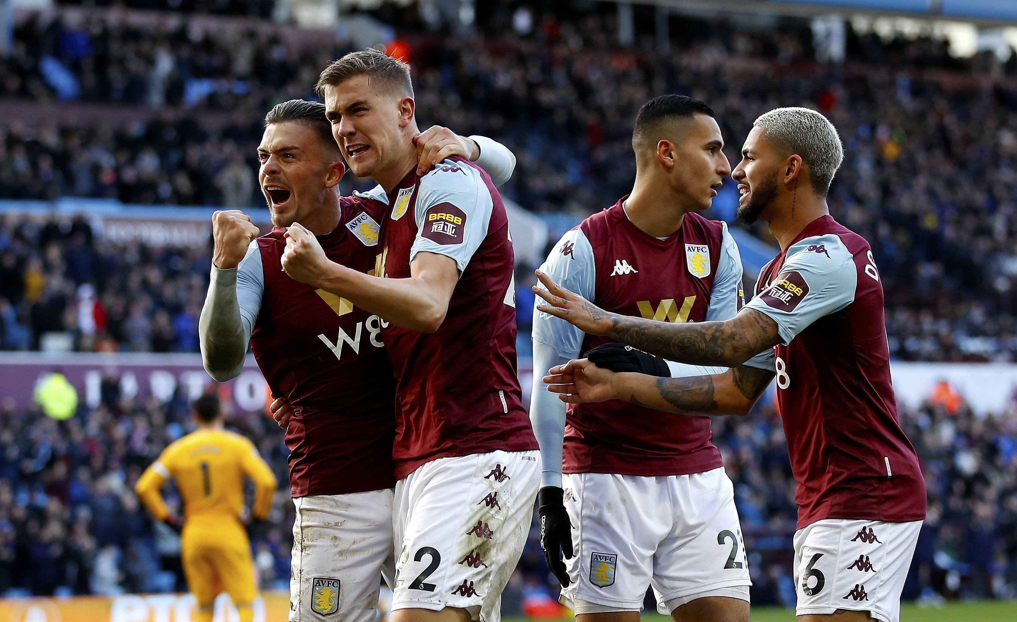 《剑星》体模申才恩新美图赏：肌肤白皙眼神勾人！