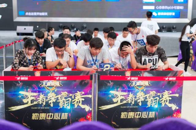 OMG赛后返图 shanji赛场怒吼咆哮！赛后Able与山鸡对视而笑