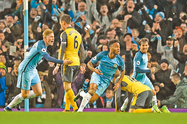 天空：卡里克早上7：51抵达卡灵顿，卡塞米罗和马奎尔最早到