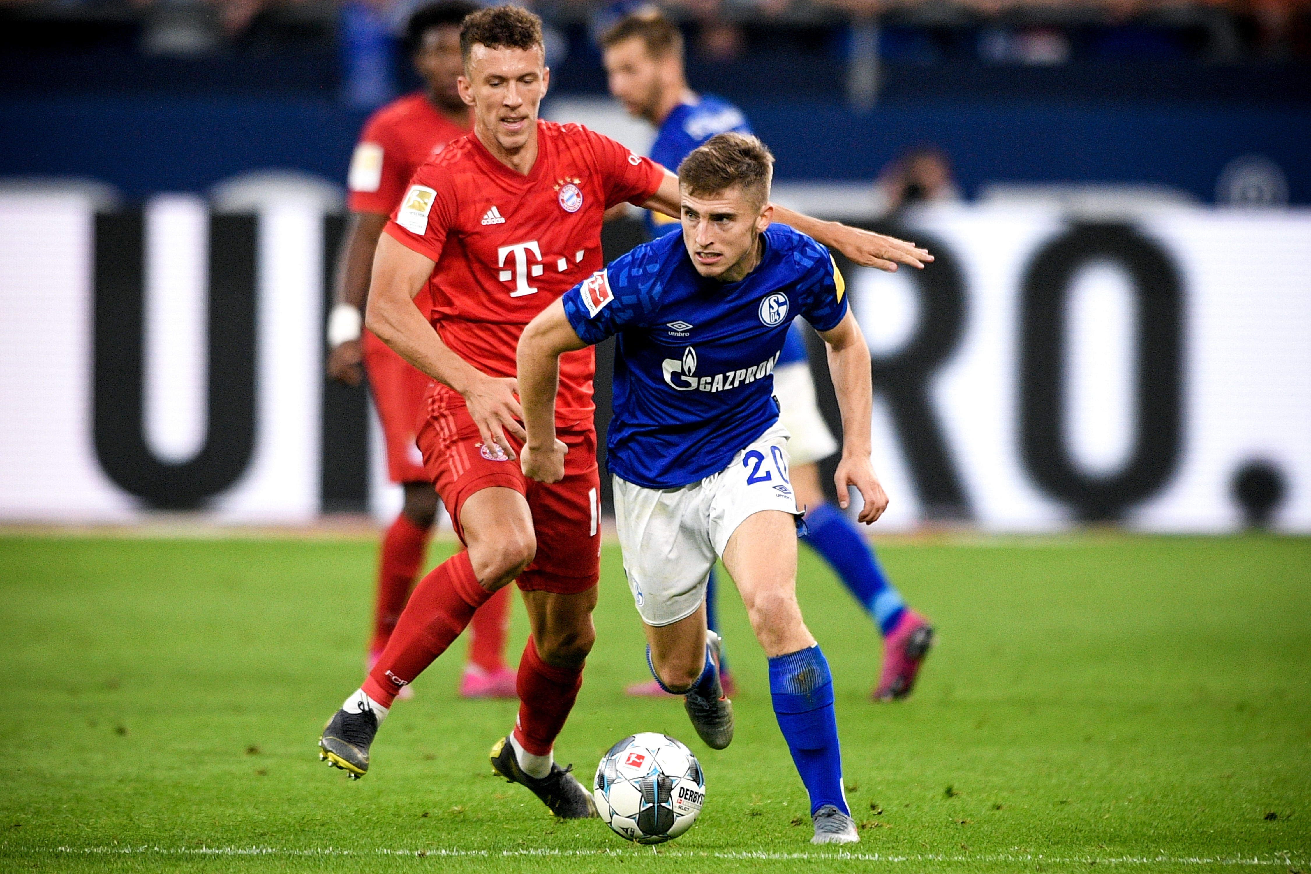 从荷甲最佳到马竞鸡肋，只用1年时间，多面手足够勤勉却太过莽撞