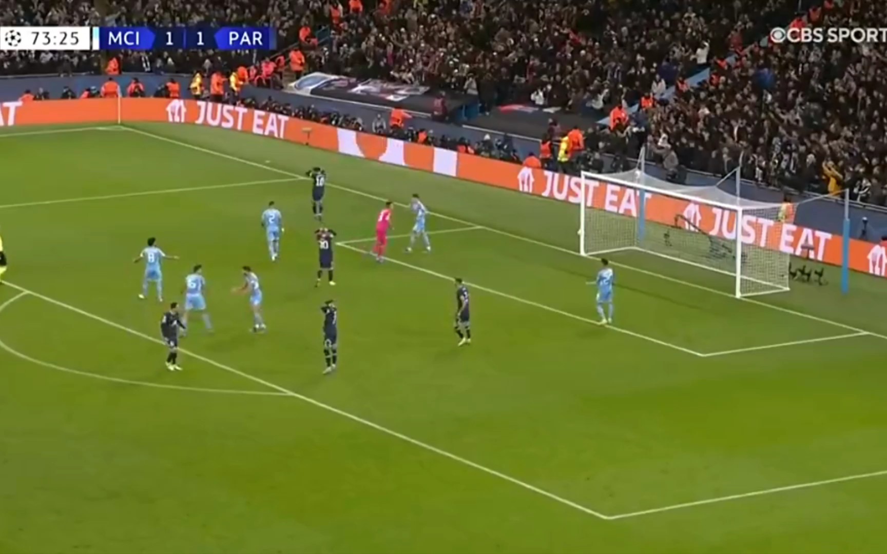 [德甲]吉滕斯闪开防守 右脚兜射扩大比分